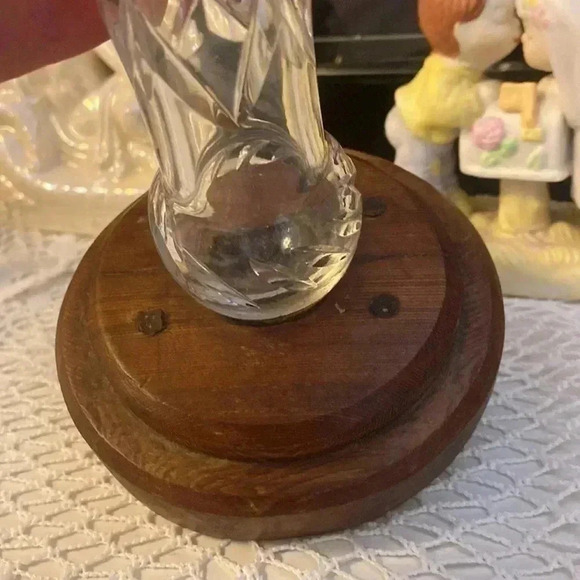 Crystal vase with wooden bottom  stand ( very vintage) - Picture 5 of 6